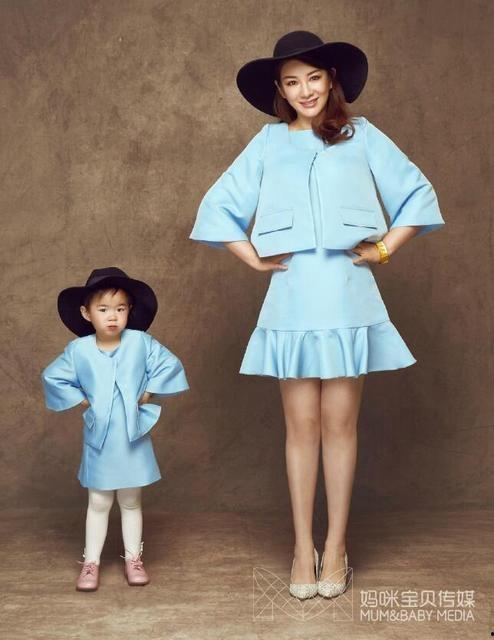 穿亲子装照片